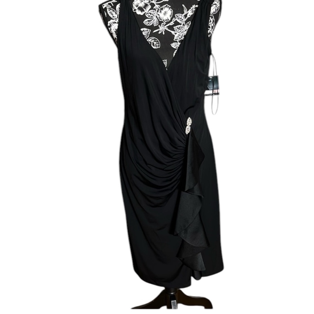 Gabby Skye size 12 black double v neck sleeveless NWT